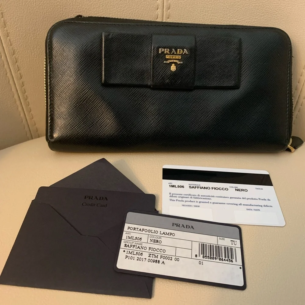 Authentic Preloved Prada Saffiano Fiocco Wallet with original box and cards - Picture 3 of 7